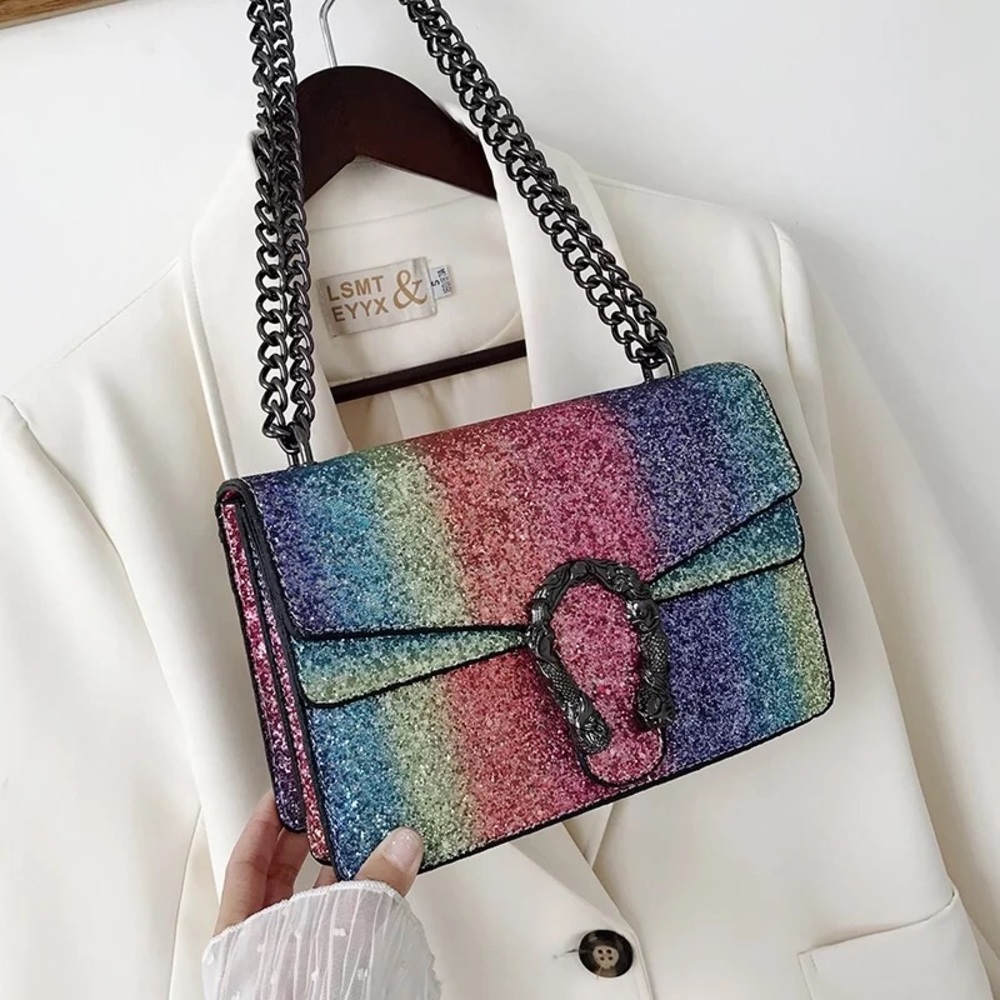 Our “Giving Life” Shoulder Bag 😍😍😍
